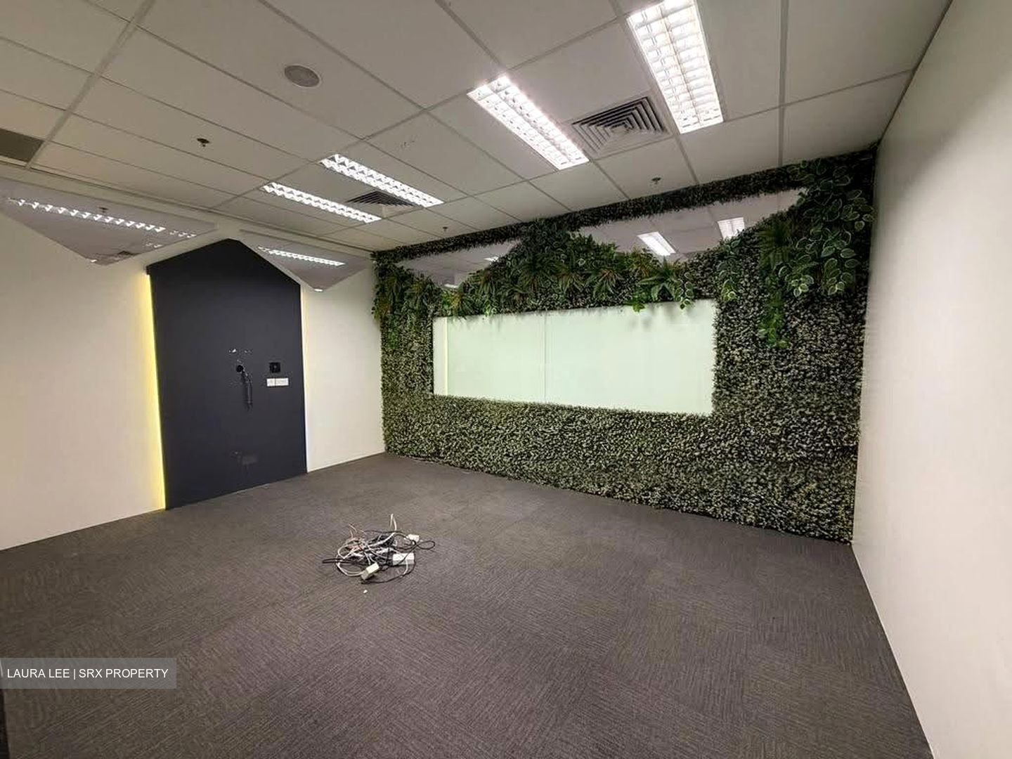 Dapenso Building (D1), Office #618122121